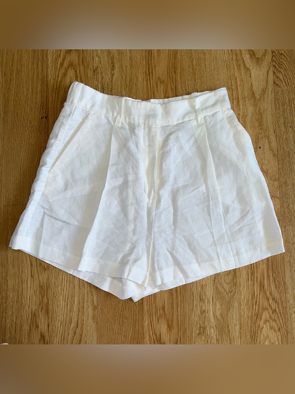 H&M Shorts Womens 6 White Linen Blend Pleated Preppy Short Shorts